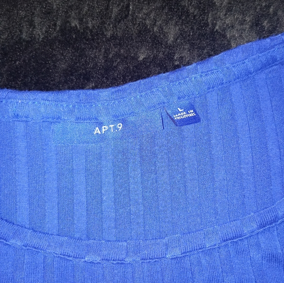 Blue top - Picture 2 of 3